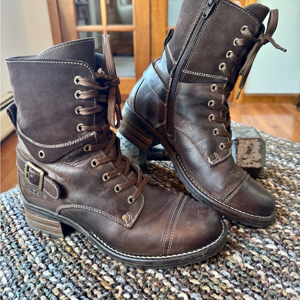 Taos Crave Chocolate Lace-Up Ankle Boots